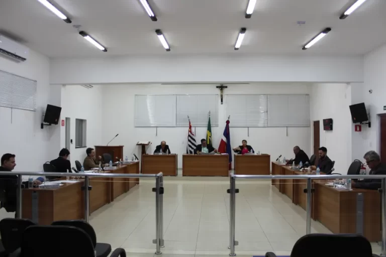 projetos-de-lei-complementar-sao-aprovados-em-sessao