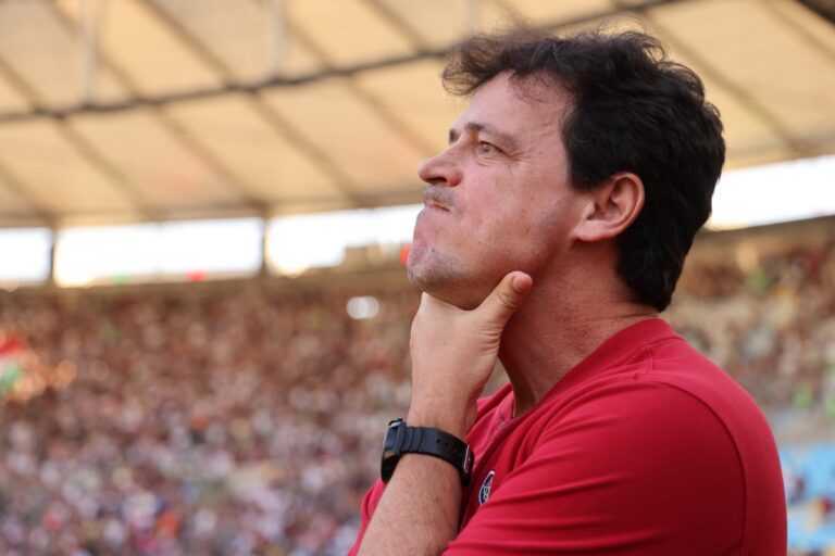 diniz-chora-em-coletiva-e-diz-nao-existir-longevidade-no-brasil.-veja