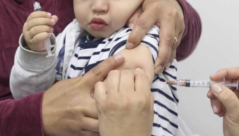 fim-das-gotinhas:-vacina-injetavel-contra-polio-comeca-a-ser-aplicada-hoje