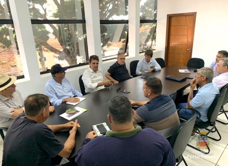 prefeito-se-reune-com-agricultores-e-solicita-apoio-na-limpeza-da-cidade