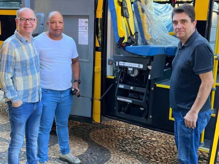 prefeitura-recebe-onibus-urbano-escolar-acessivel-por-indicacao-do-presidente-da-alesp