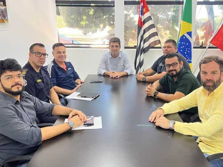 primeira-reuniao-sobre-o-carnaval-de-2026-e-realizada-na-prefeitura