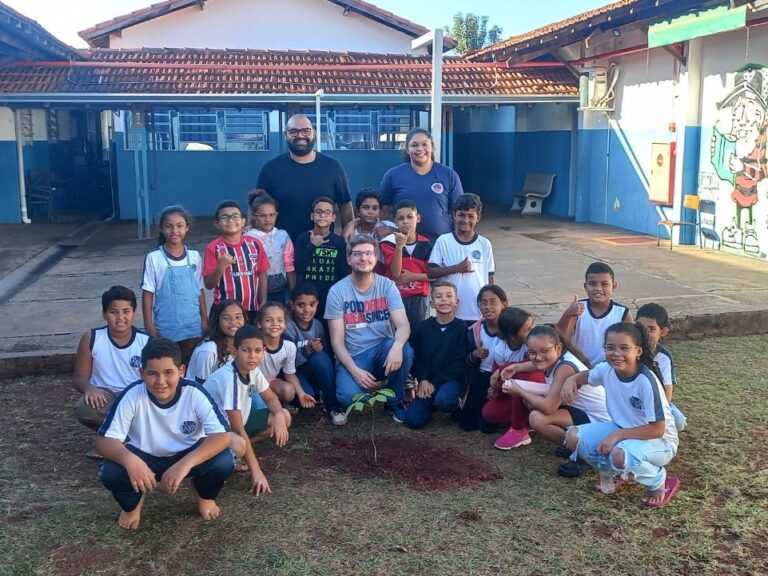 plantios-de-arvores-sao-realizados-nas-escolas-em-comemoracao-a-semana-do-meio-ambiente