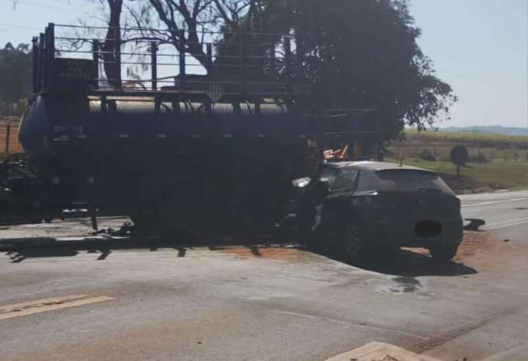 acidente-na-sp-215-em-porto-ferreira,-deixa-motorista-em-estado-gravissimo