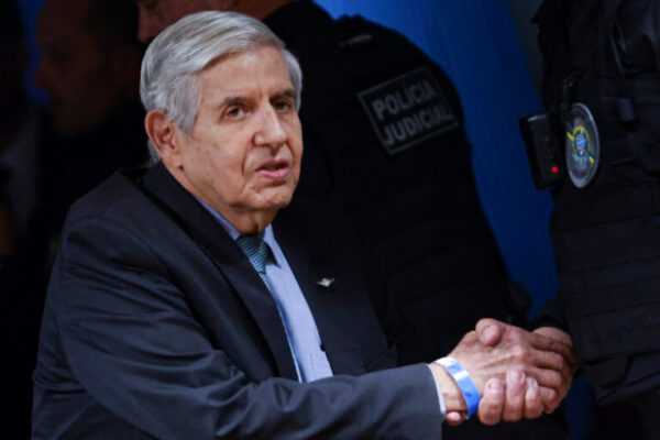 apos-laudo-da-pf,-moraes-concede-prisao-domiciliar-ao-general-heleno