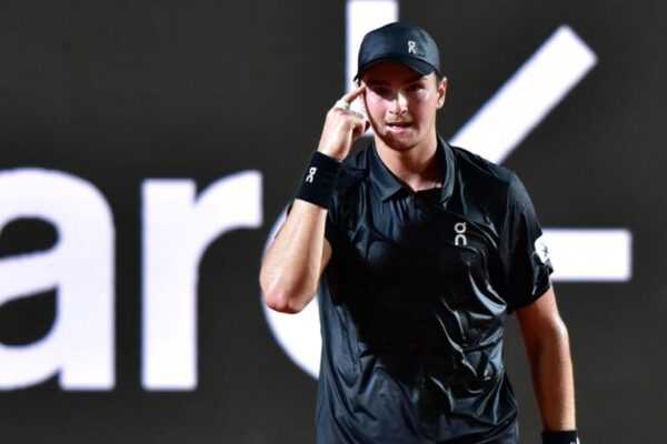 joao-fonseca-bate-thiago-monteiro-e-vai-para-as-oitavas-do-rio-open